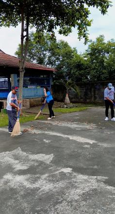 KEGIATAN RUTIN JUMAT BERSIH